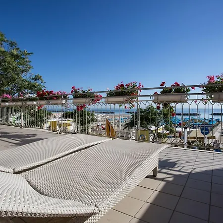 Lido فندق