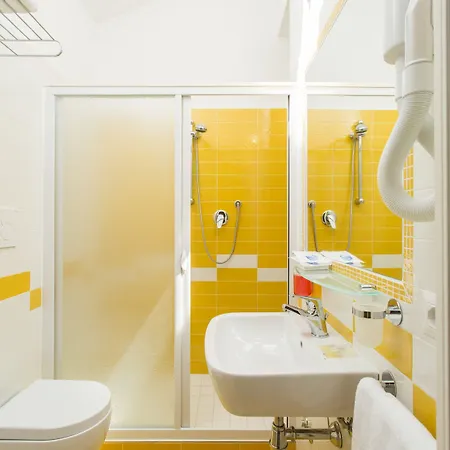 Lido Hotel 2*