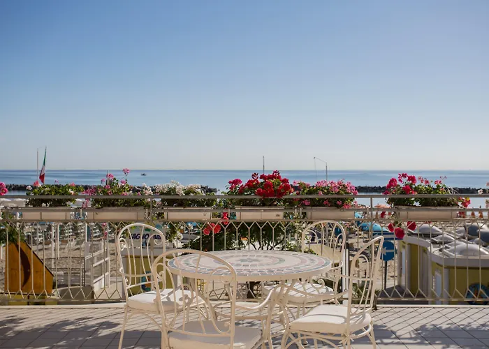 Lido Hotel 2*